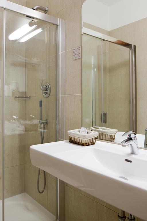 Euro Hotels Gara de Nord  Bucarest Habitación foto
